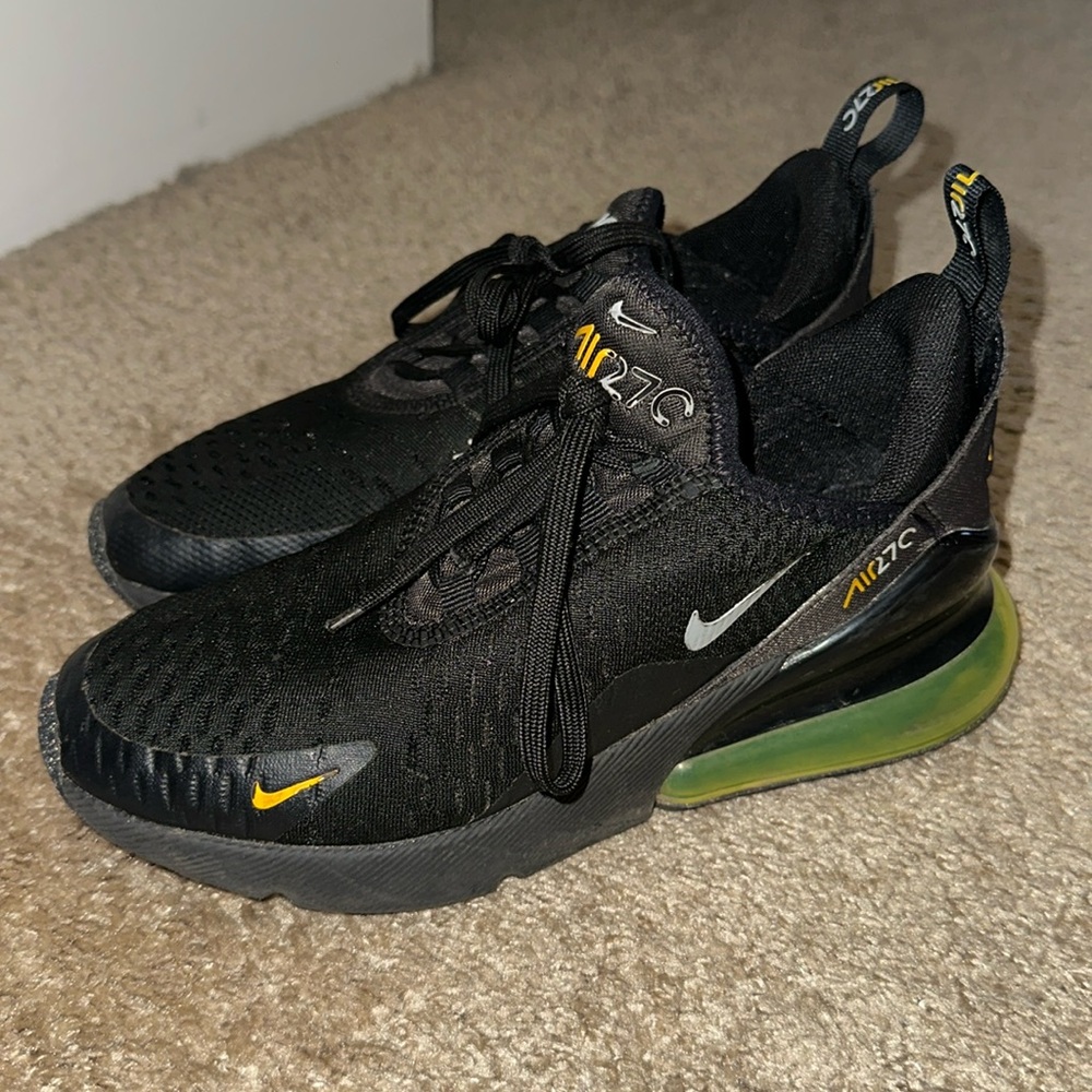 Nike 270.